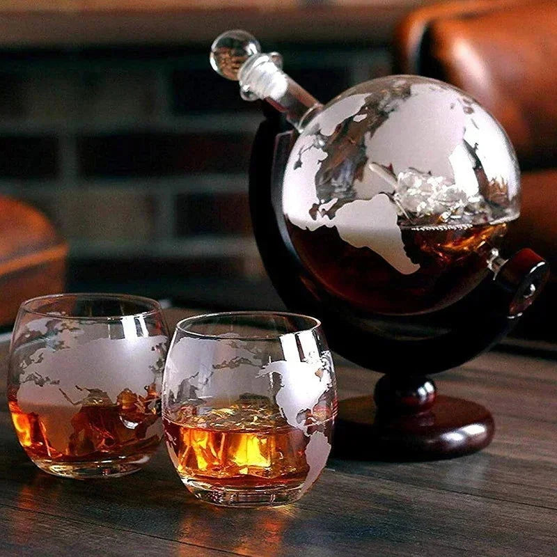 Conjunto Decanter Globo com Suporte de Madeira e 2 Copos