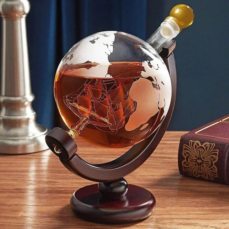 Conjunto Decanter Globo com Suporte de Madeira e 2 Copos